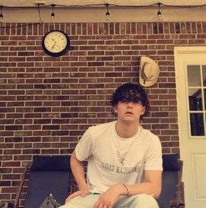 Meet your Posher, Aden